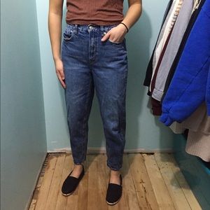 High waisted American Eagle Mom Jeans